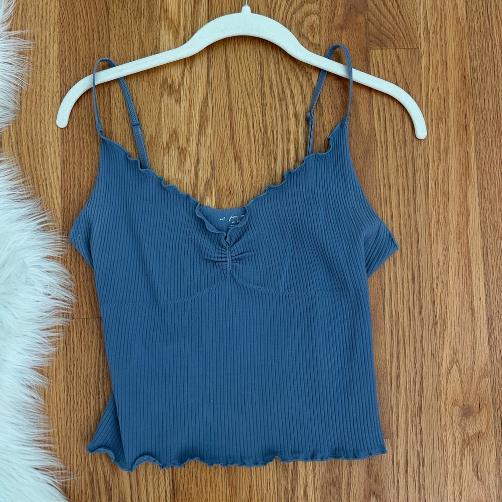 URBAN OUTFITTERS BLUE TANK TOP, SUPER FLATTERING ON THE CHEST!